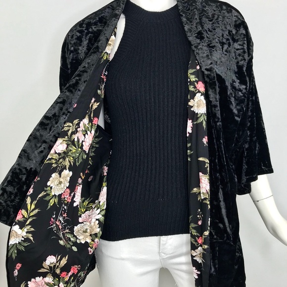 {Collective Concepts} Crushed Velvet Hillie Kimono - Picture 2 of 8